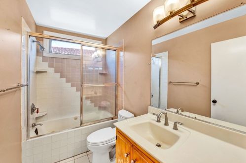 9781 Cathay Cir, Huntington Beach CA  92646-4817 exterior