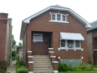 2433 Harvey Ave, Forest View, IL 60402-2611