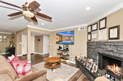 5064 Myrtle Ave, Riverside CA  92506-1423 exterior
