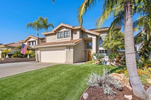 1938 White Birch Dr, Vista CA  92081-7316 exterior