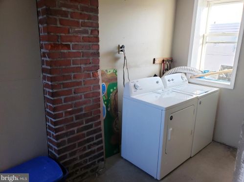 2441 11 St, Philadelphia PA  19133-1414 exterior