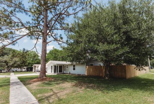 800 Morgan St, Angleton TX 77515-4722 exterior