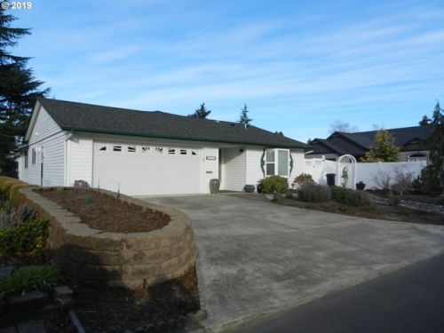 855 Cascade Dr, Woodburn OR  97071-3026 exterior