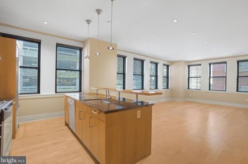 1515 Locust St, Philadelphia, PA 19102-3726