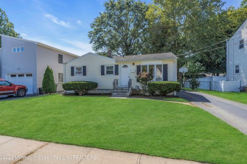 43 Barkalow Ave, East Freehold NJ  07728-2065 exterior