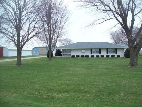 184 Hamilton Rd, Deer Grove, IL 61243-9732