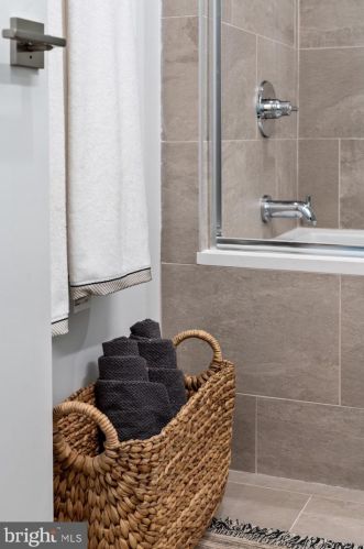 1342 19 St, Philadelphia PA  19146-4665 exterior