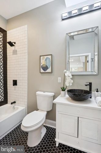 6615 Gude Ave, Silver Spring MD 20912-4827 exterior