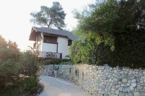 21122 Hillside Dr, Topanga, CA 90290-4214