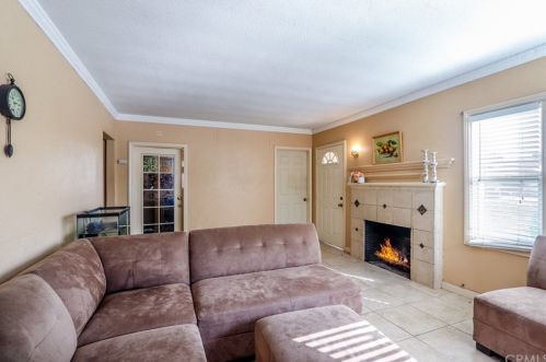 1212 Flower St, Santa Ana CA 92707-1103 exterior