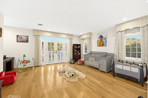 1468 Hillside Dr, Glendale CA  91208-2417 exterior