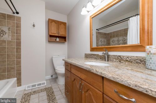 185 Berrywood Dr, Severna Park MD 21146-2030 exterior