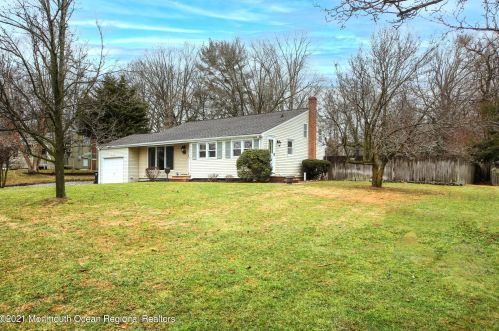 39 Riverbrook Ave, Lincroft, NJ 07738-1319
