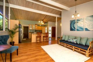 1563 Molina St, Honolulu, HI 96818-1838