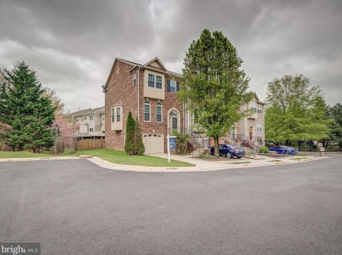 8112 Old Pohick Ct, Lorton, VA 22079-1549