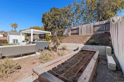 1731 Freda Ln, Cardiff By The Sea CA  92007-1108 exterior