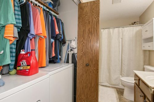 2463 Grenadier Ave, Saint Paul MN  55128-4319 exterior