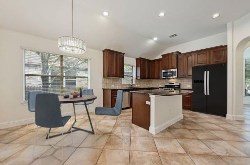 11208 Cherisse Dr, Austin TX  78739-2099 exterior