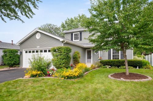 305 Sycamore Ln, North Aurora, IL 60542-1074