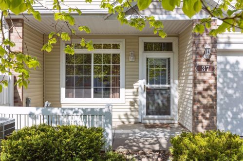 37 River Woods Dr, Grey Cloud Island, MN 55071-1565