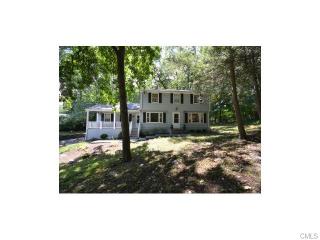 8 Vaillancourt Ln, Huntington, CT 06484-3732