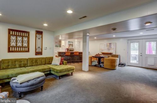 2502 Saddle Dr, Lancaster PA  17601-4827 exterior