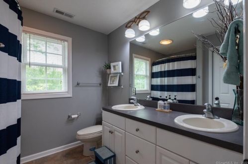 270 Budding Rdg, Southington CT  06489-4226 exterior