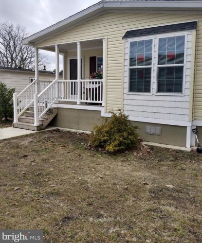 14 Beaver Ave, Lakehurst, NJ 08759-3605