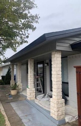 1811 Elmwood Ln, Carrollton TX  75006-4201 exterior