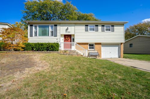 5754 Dover Rd, Oak Forest, IL 60452-2812