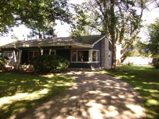 431 Crestwood Dr, Hobart IN  46342-3905 exterior