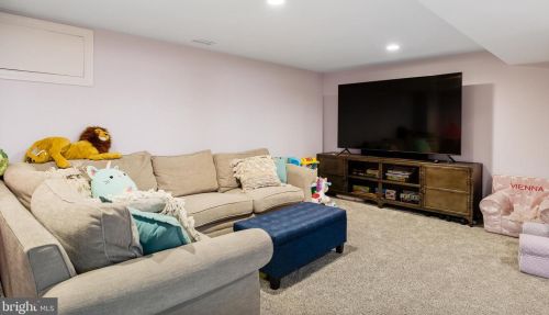 232 Elm Ave, Tavistock NJ 08033-2535 exterior