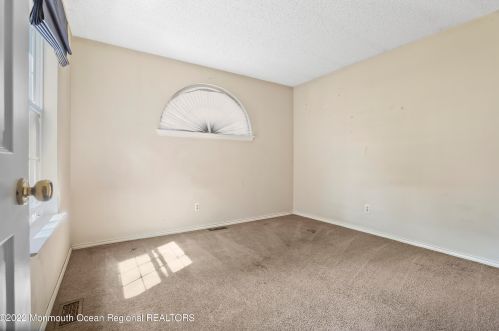 7 Old Orch Ln, Tinton Falls NJ 07712-2569 exterior