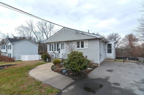 15 Ostend St, Providence, RI 02919-3747