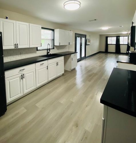 203 10th St, Orange, TX 77630-6327