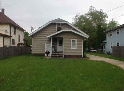 2220 Douglas St, Rockford, IL 61103-4135