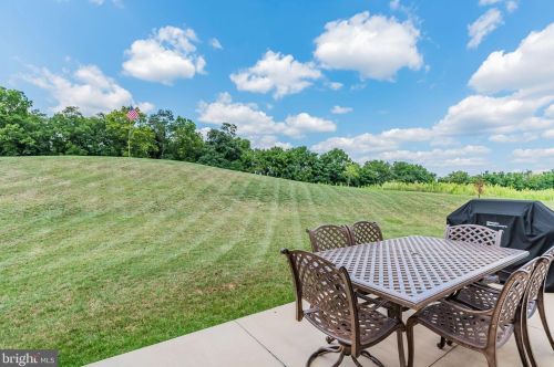4 Peyton Dr, Carlisle PA  17015-8548 exterior