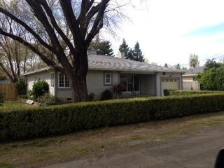5500 Willow Rd, Redding, CA 96001-4640