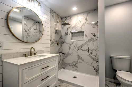34 Brookwood Ln, Huntington CT  06484-2051 exterior