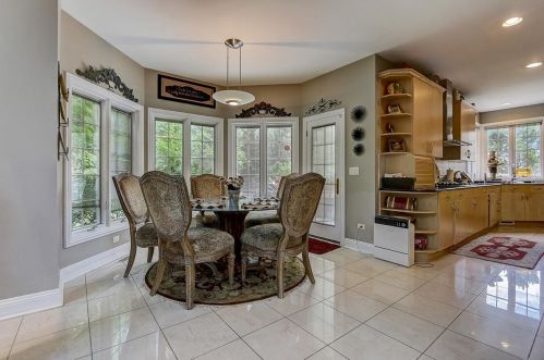 6919 Fieldstone Dr, Willowbrook IL  60527-5295 exterior