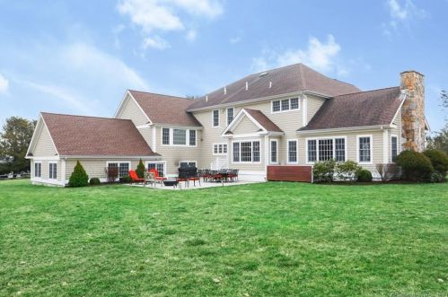 10 Highview Dr, Wilton, CT 06897-2426