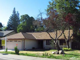 9266 Ultra Ct, Citrus Heights, CA 95662-4815