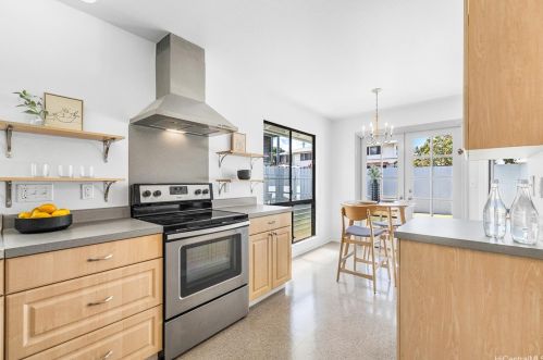 3248 Castle St, Honolulu HI  96815-3829 exterior