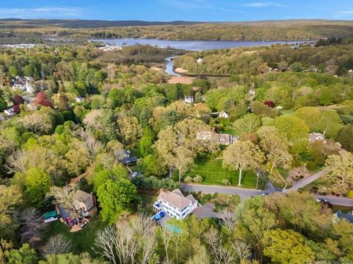 16 Gilbert Hill Rd, Chester, CT 06412-1306