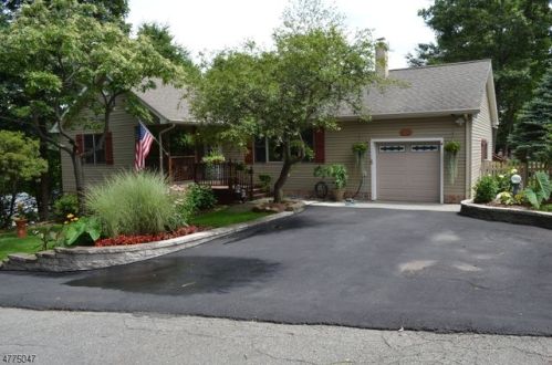 313 Idalroy Trl, Hopatcong, NJ 07843-1244