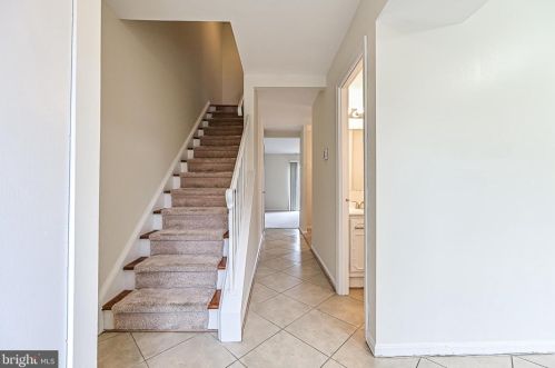 6350 Pine View Ct, Springfield, VA 22015-3535