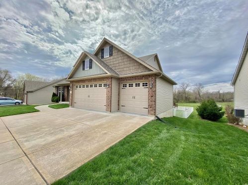 2051 Iron Mountain Dr, Festus, MO 63028-3110