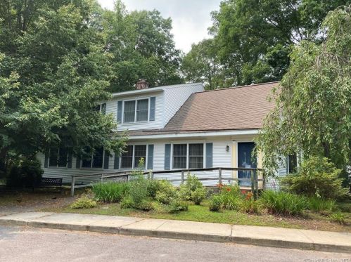 2 Colby Dr, Gales Ferry, CT 06339-1539