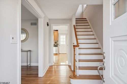 543 Woodland Ave, Mountainside, NJ 07092-2523