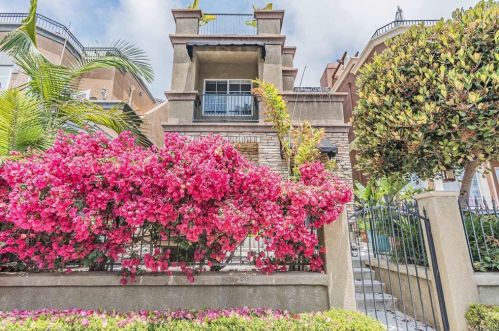 708 Tremont St, Oceanside, CA 92054-2146